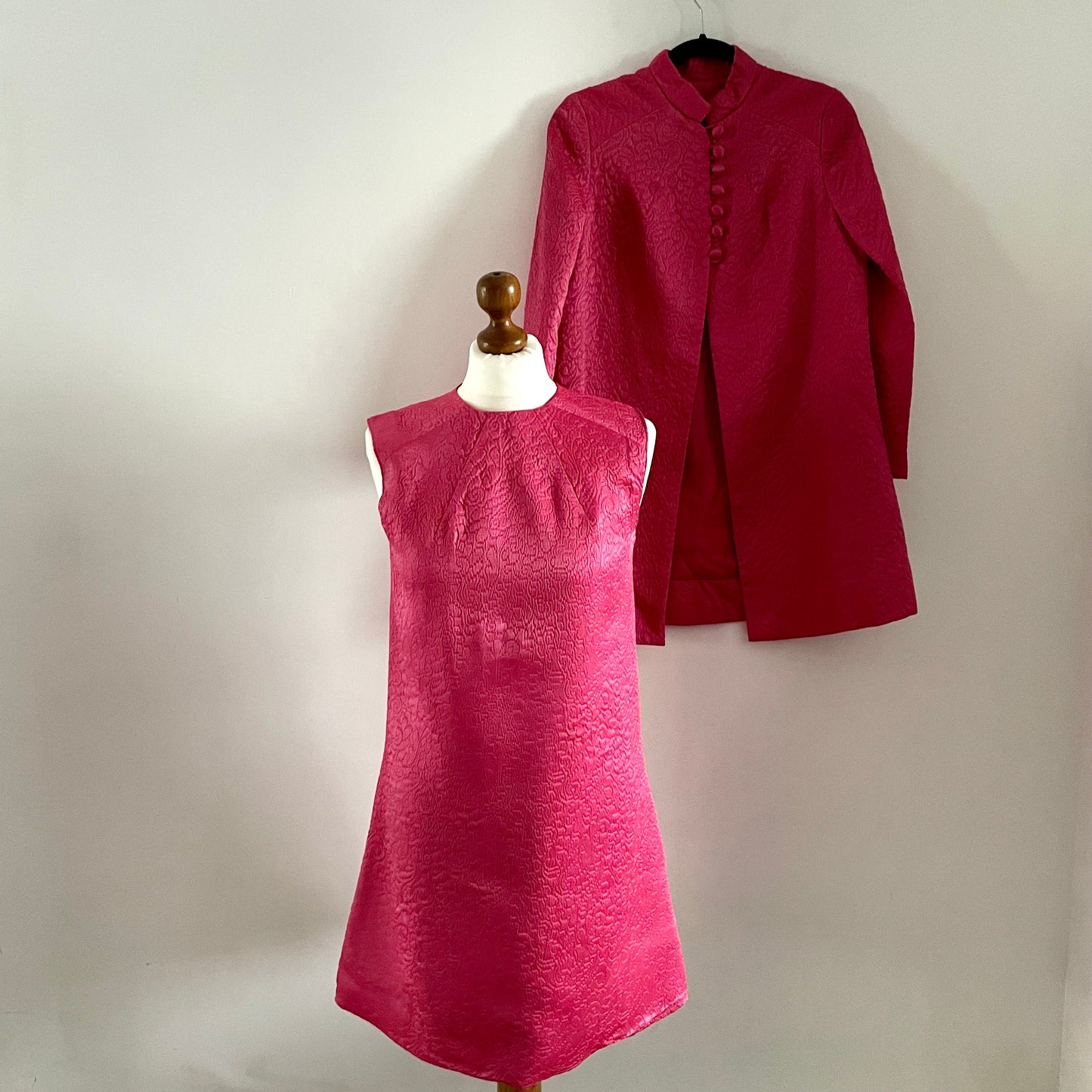 Vintage Set Bright Pink long sleeve jacket & short sleeve shift dress. Lined Textured fabric. Many buttons