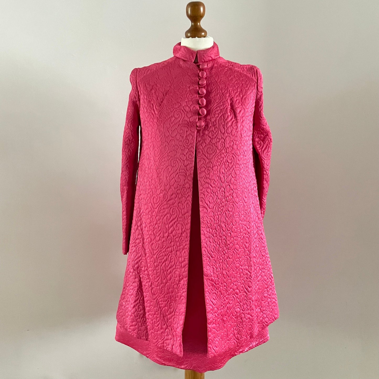 Vintage Set Bright Pink long sleeve jacket & short sleeve shift dress. Lined Textured fabric. Many buttons