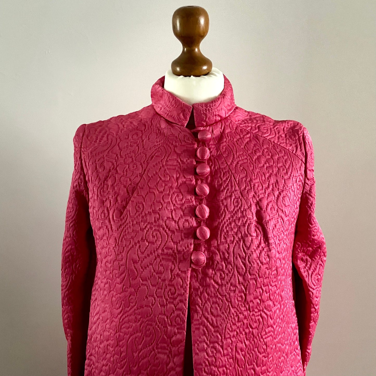 Vintage Set Bright Pink long sleeve jacket & short sleeve shift dress. Lined Textured fabric. Many buttons