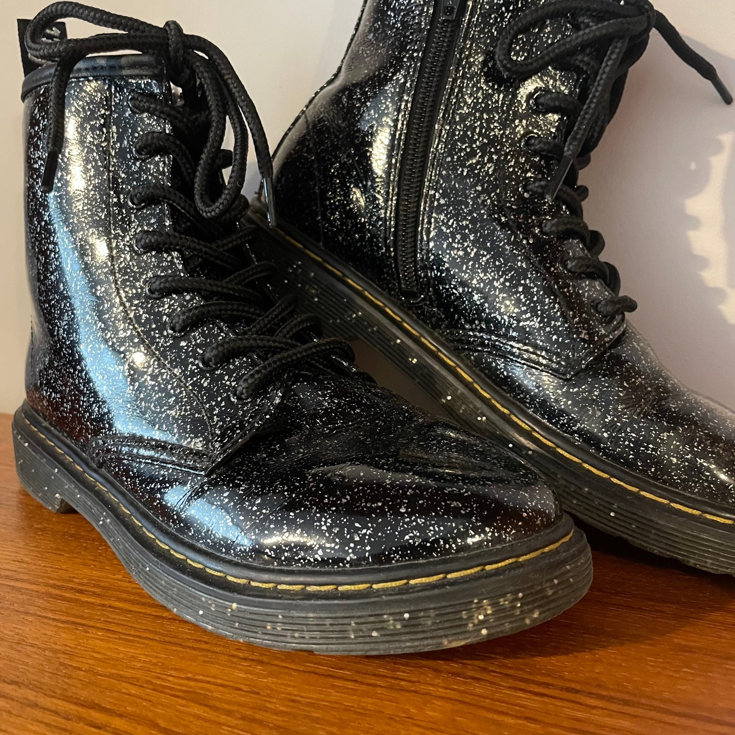 Dr Martens GLITTER 1460 BLACK GLITTER ZIP ANKLE WOMEN