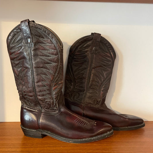 Vintage BURGUNDY RED OXBLOOD POINTED TOE COWBOY BOOTS with ZIG ZAG PATTERN STITCHING