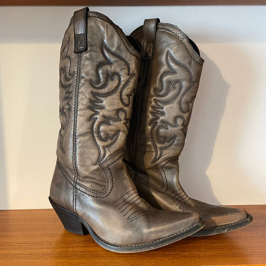 Vintage Cowboy Boots MADE IN PORTUGAL LEATHER BROWN WORN WITH BLACK FLAME STITCHING HEEL. Abanaon