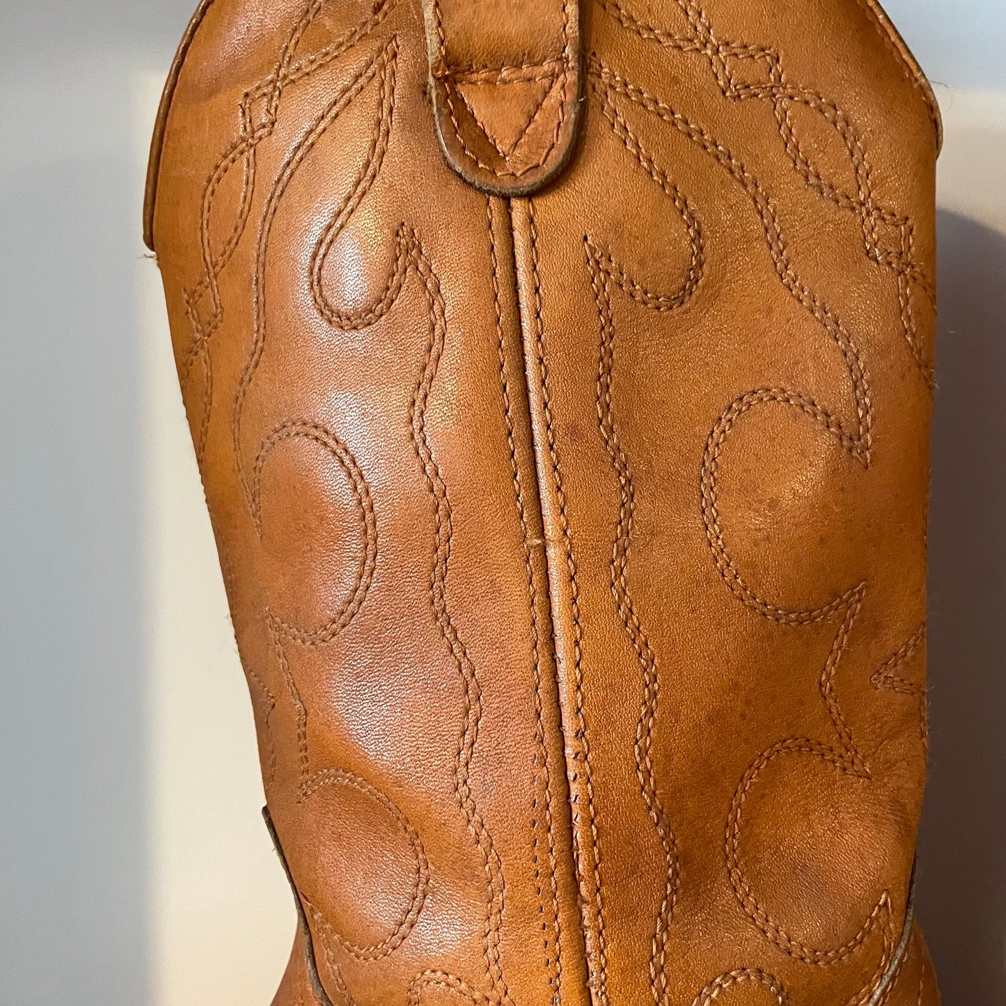 Vintage TAN ORANGE BROWN COWBOY BOOTS WITH COMPLIMENTARY STITCHED DESIGN