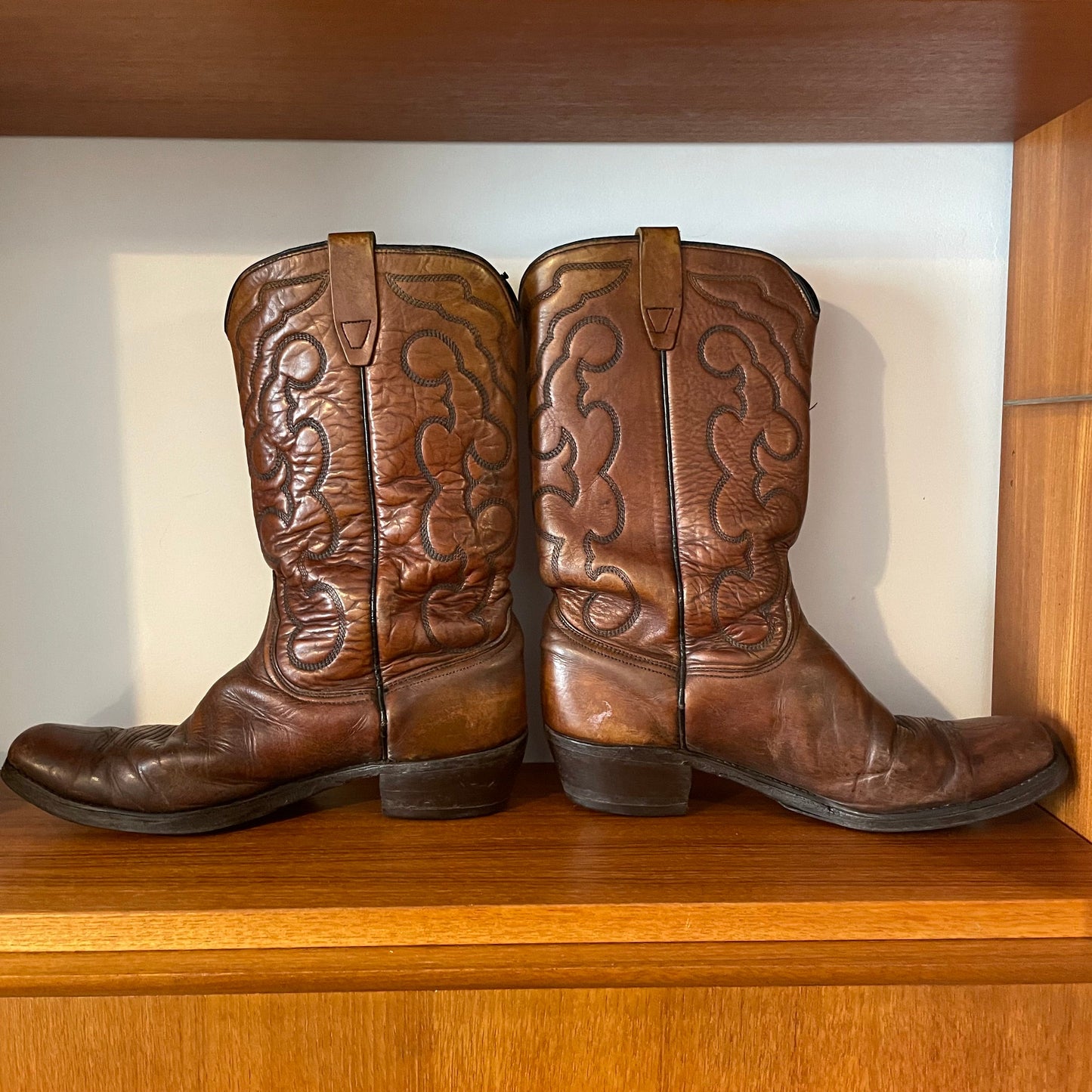 Vintage Wrangler  BROWN COWBOY BOOTS WITH BLACK CONTRAST STITCHING, SQUARE TOE