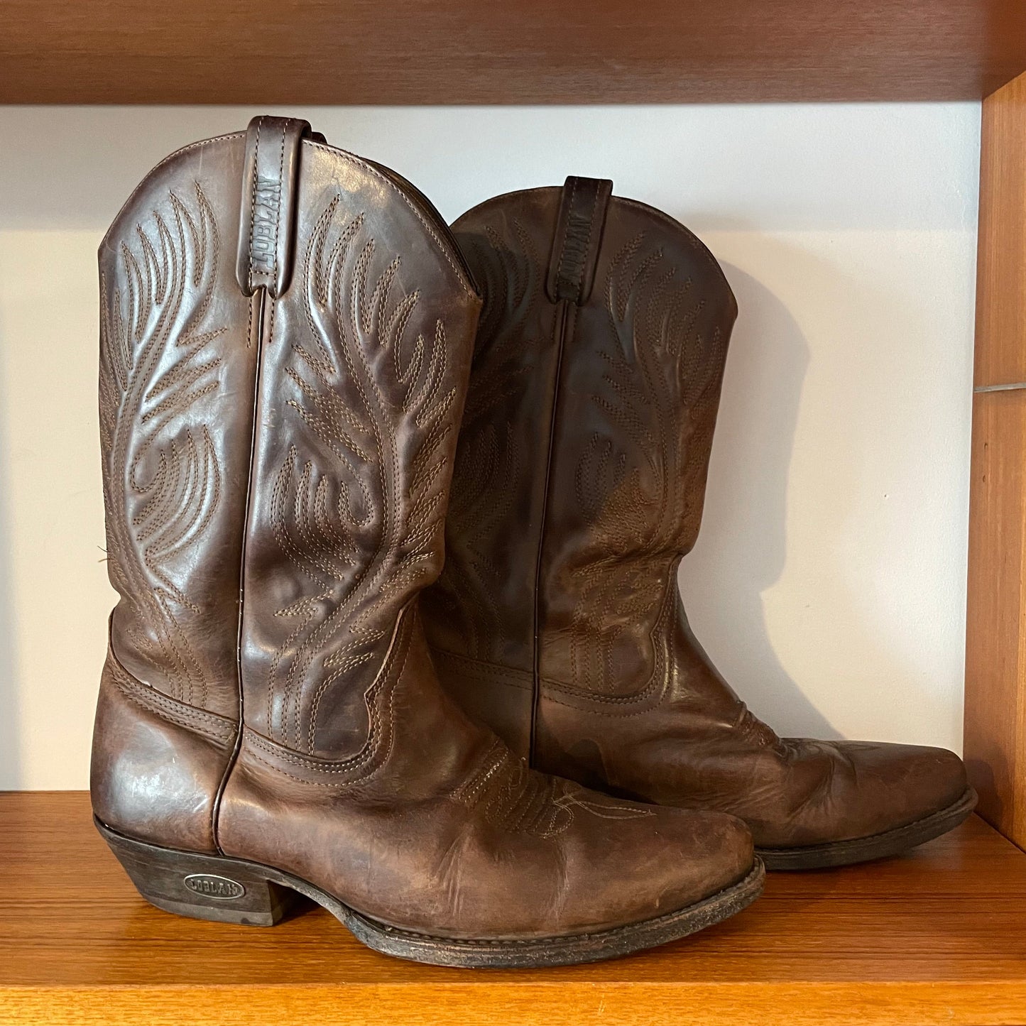 Vintage Cowboy Boots LOBLAN BROWN LEATHER COWBOY BOOTS WITH STITCHED DESIGN