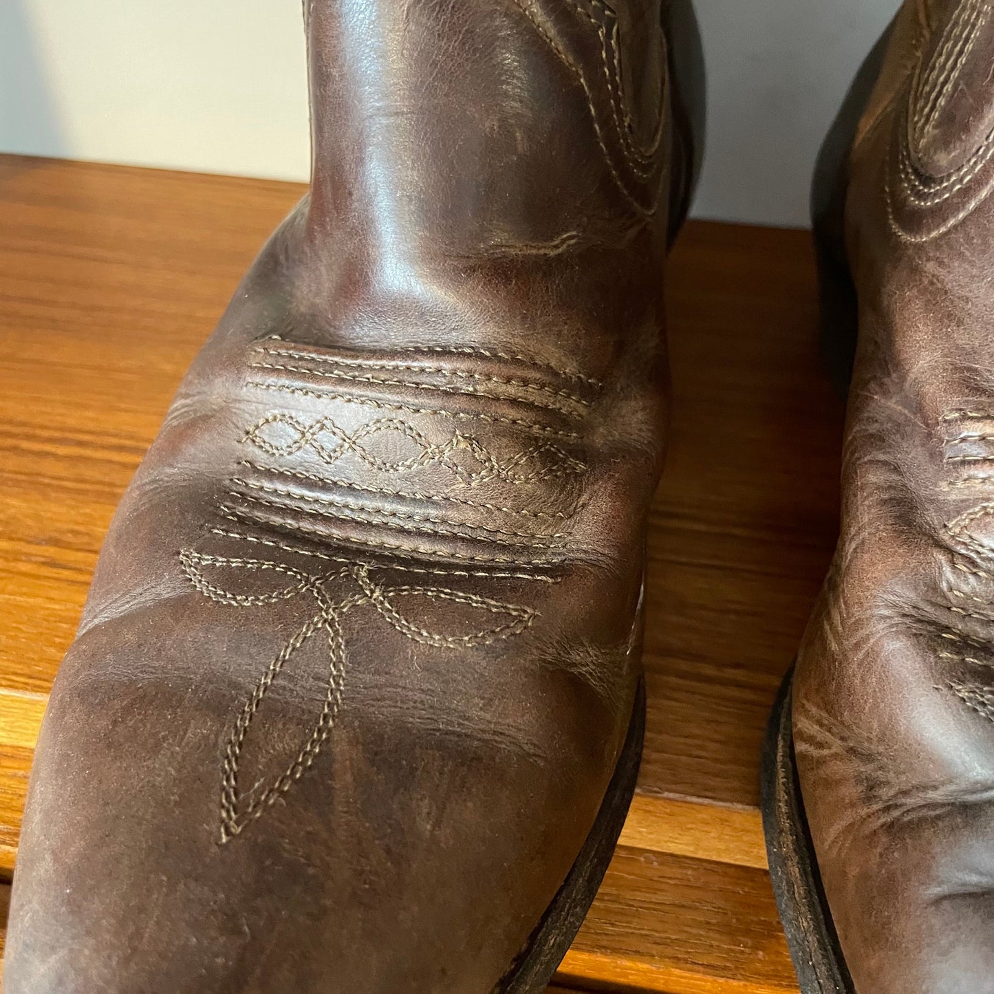 Vintage Cowboy Boots LOBLAN BROWN LEATHER COWBOY BOOTS WITH STITCHED DESIGN