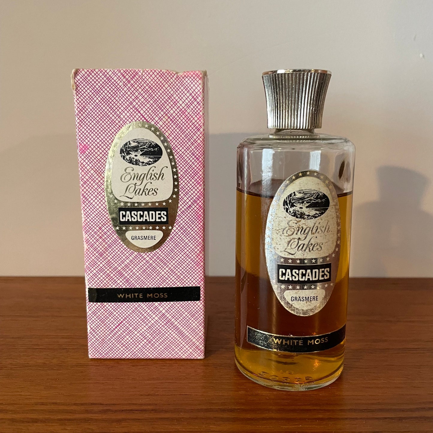 Vintage perfume Cascades White Moss by English Moaves 75% Full 100ml Box Missing Top Piece