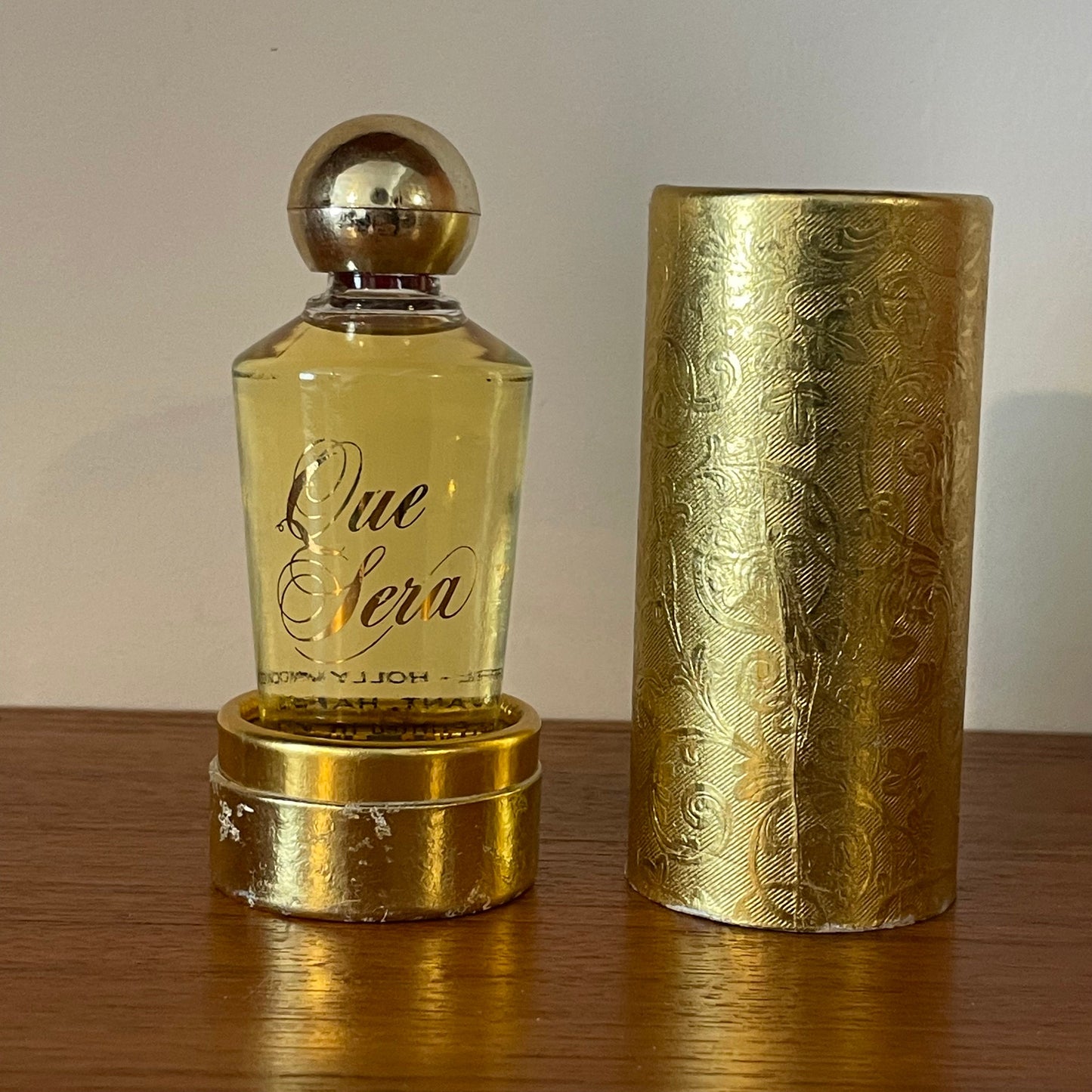 Vintage perfume Que Sera; Dainty Cologne Studio 52 Cologne Royale Hollywood, 30ml, 1970