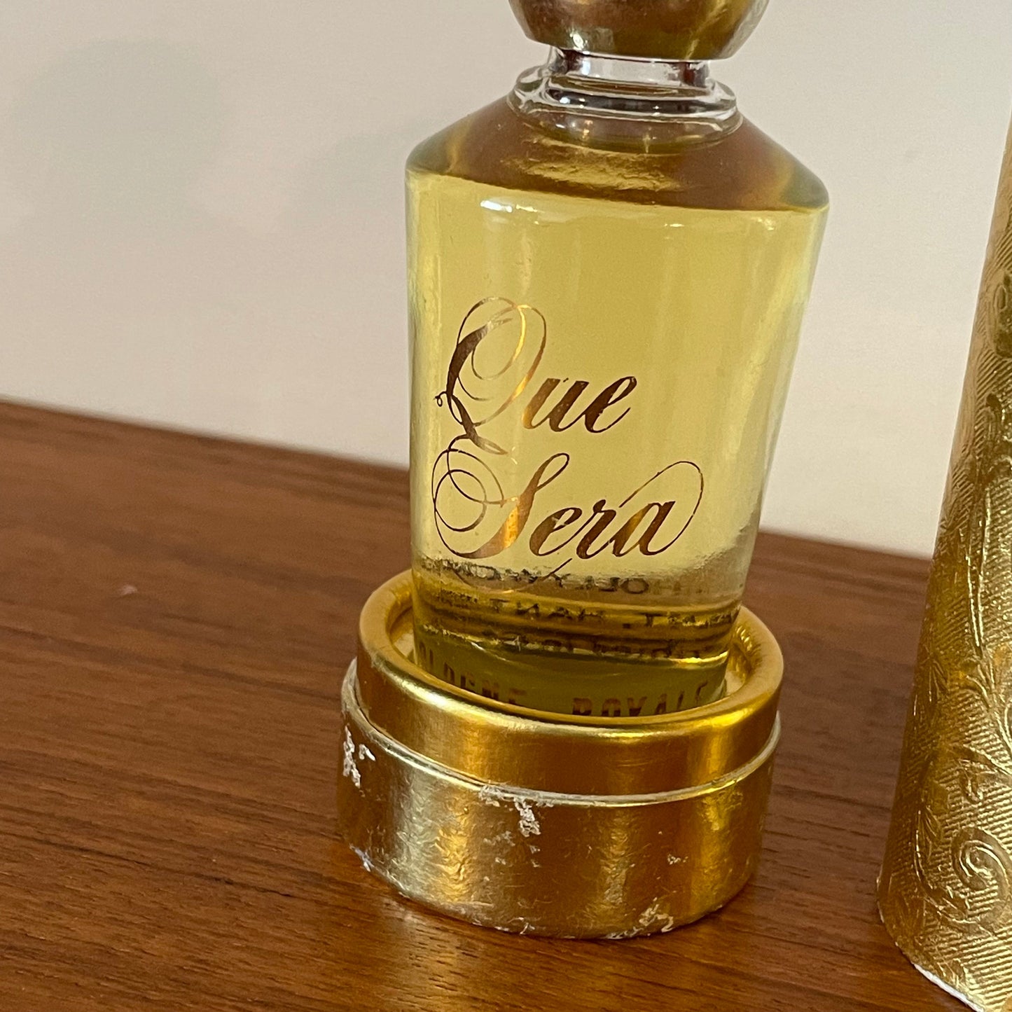 Vintage perfume Que Sera; Dainty Cologne Studio 52 Cologne Royale Hollywood, 30ml, 1970