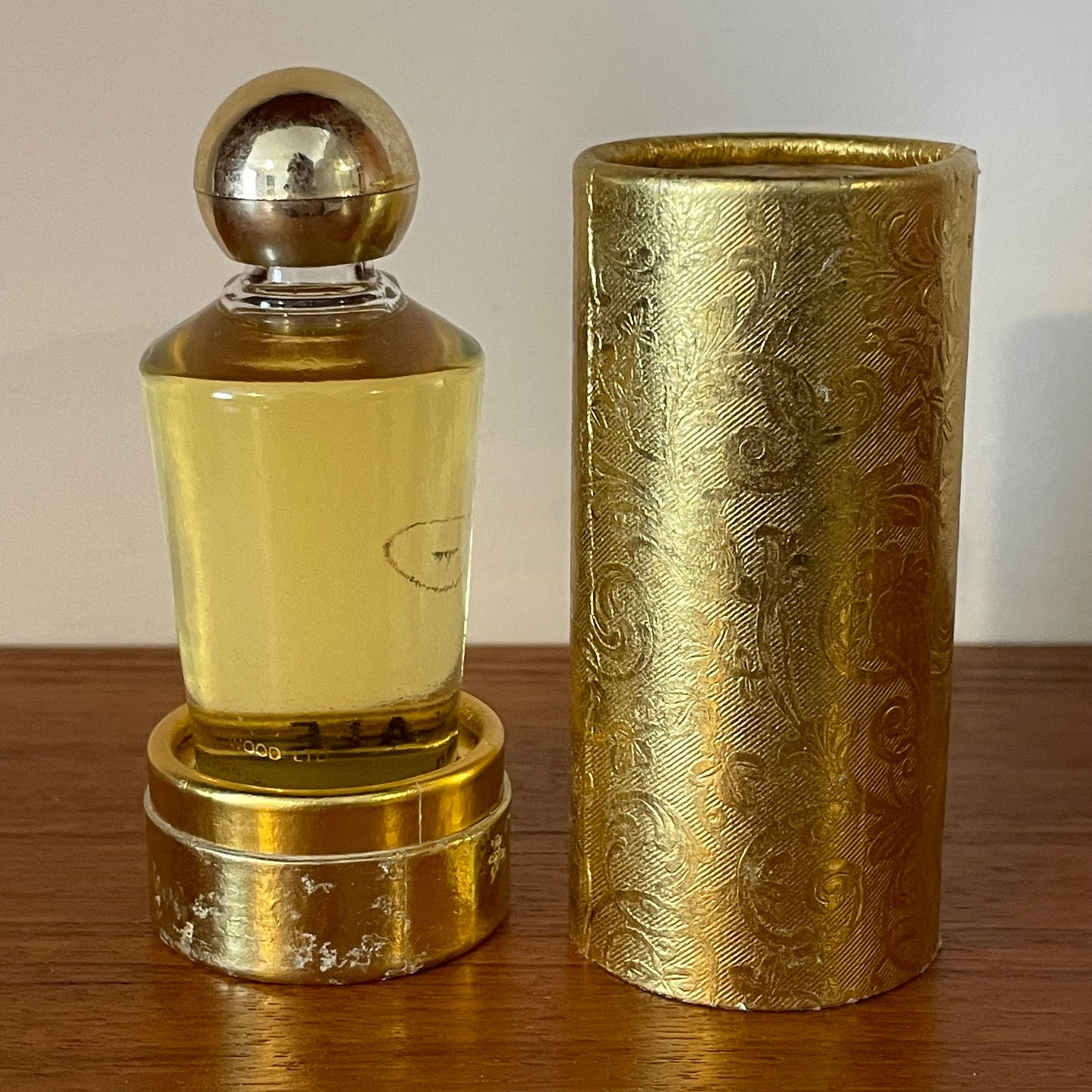 Vintage perfume Que Sera; Dainty Cologne Studio 52 Cologne Royale Hollywood, 30ml, 1970