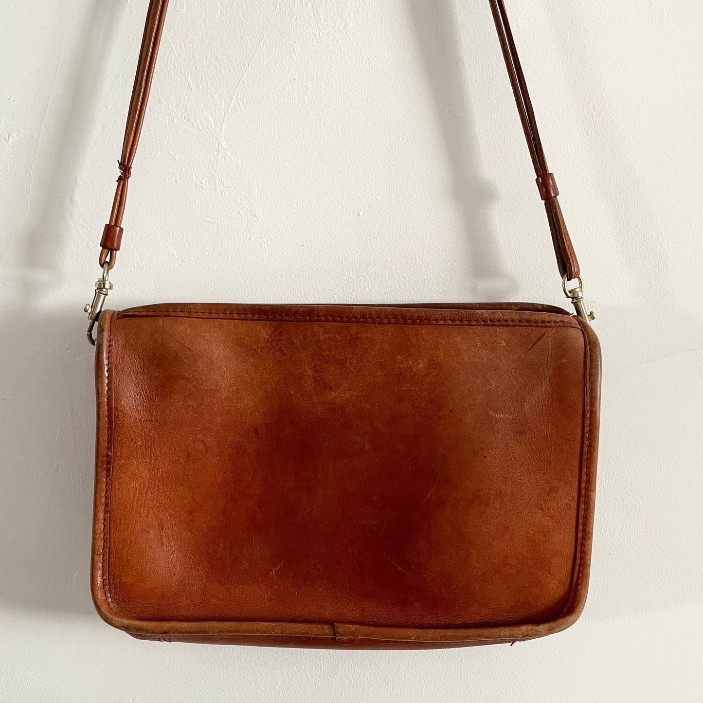 Vintage Tan Leather Piped Simple Double Strap Shoulder Bag