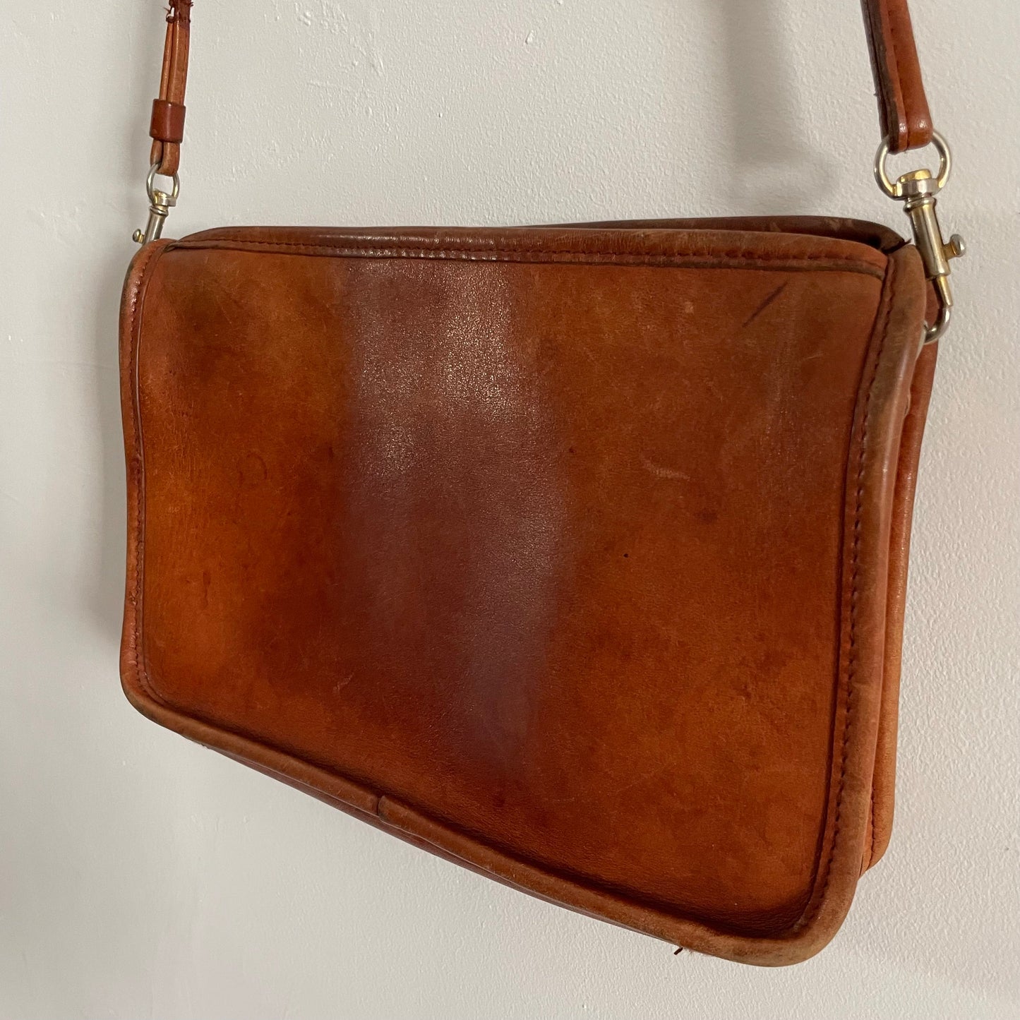 Vintage Tan Leather Piped Simple Double Strap Shoulder Bag