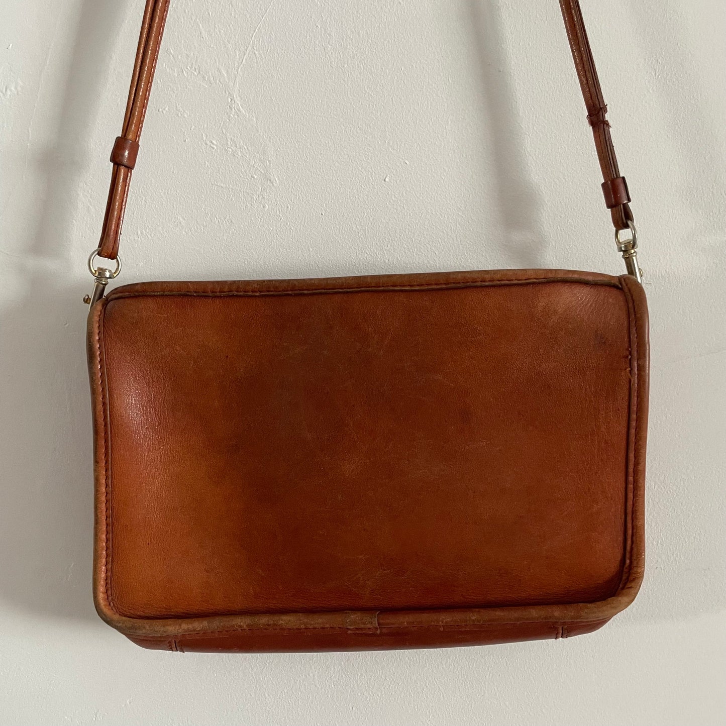 Vintage Tan Leather Piped Simple Double Strap Shoulder Bag