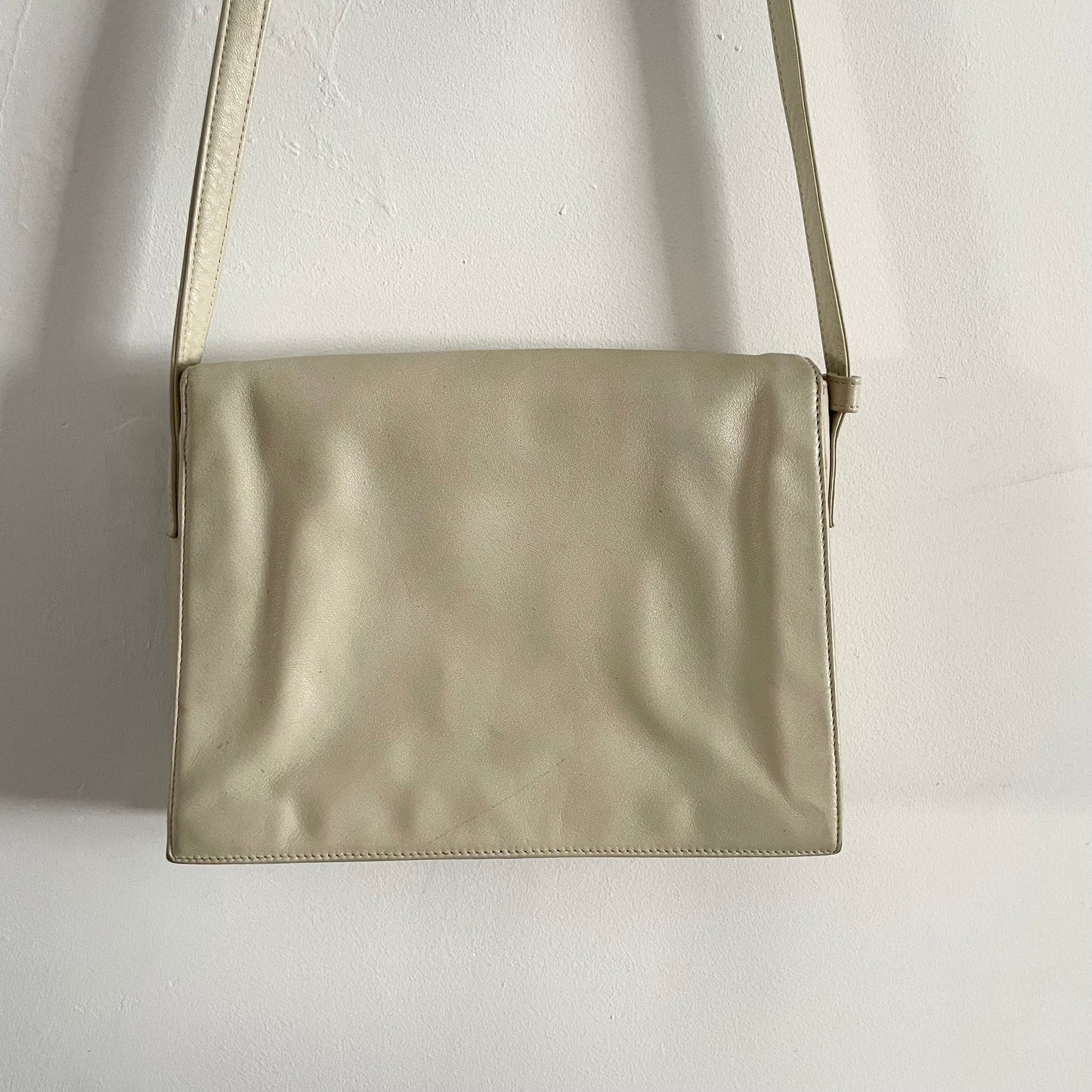 Vintage Cream Tula Leather Three Compartment Shoulder Bag