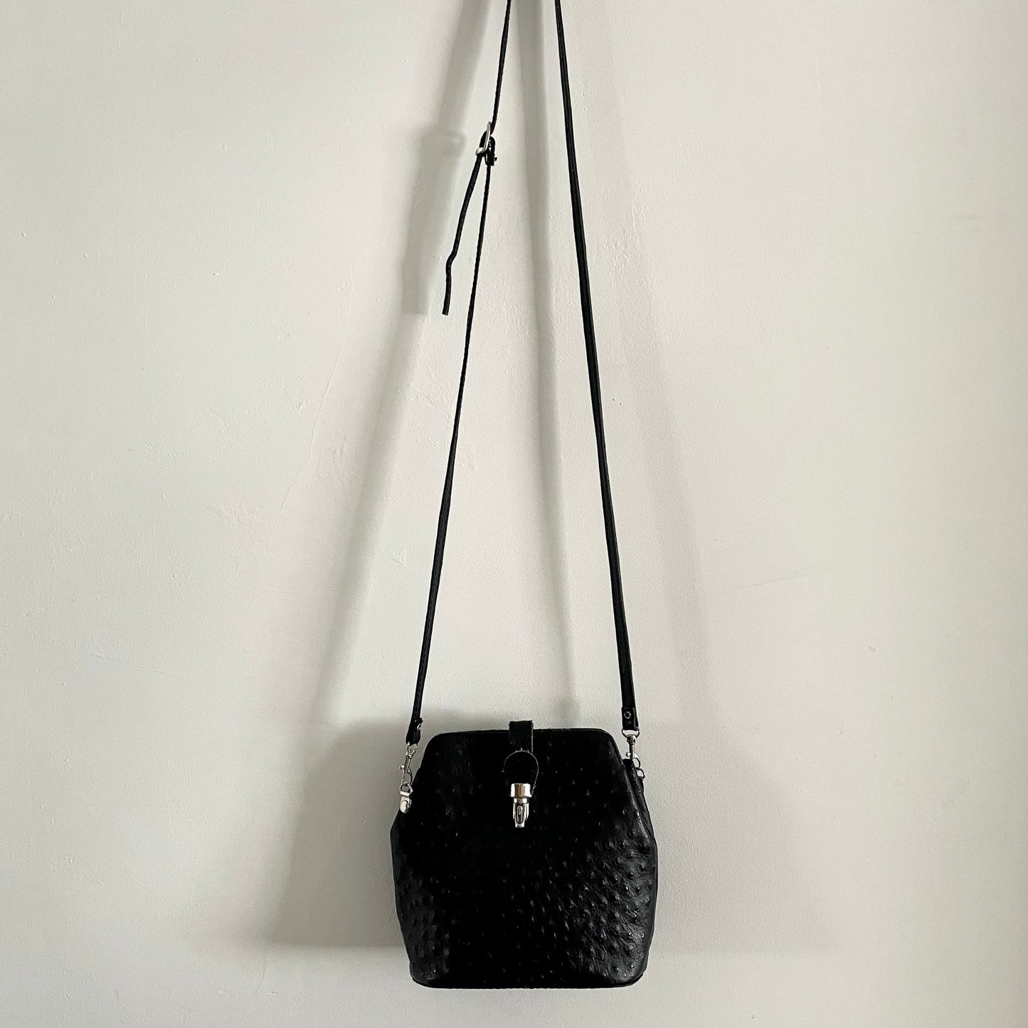 Vintage  Black Textured Real Leather Bucket Shoulder Handbag. Borse in Pellu. Made in Italy