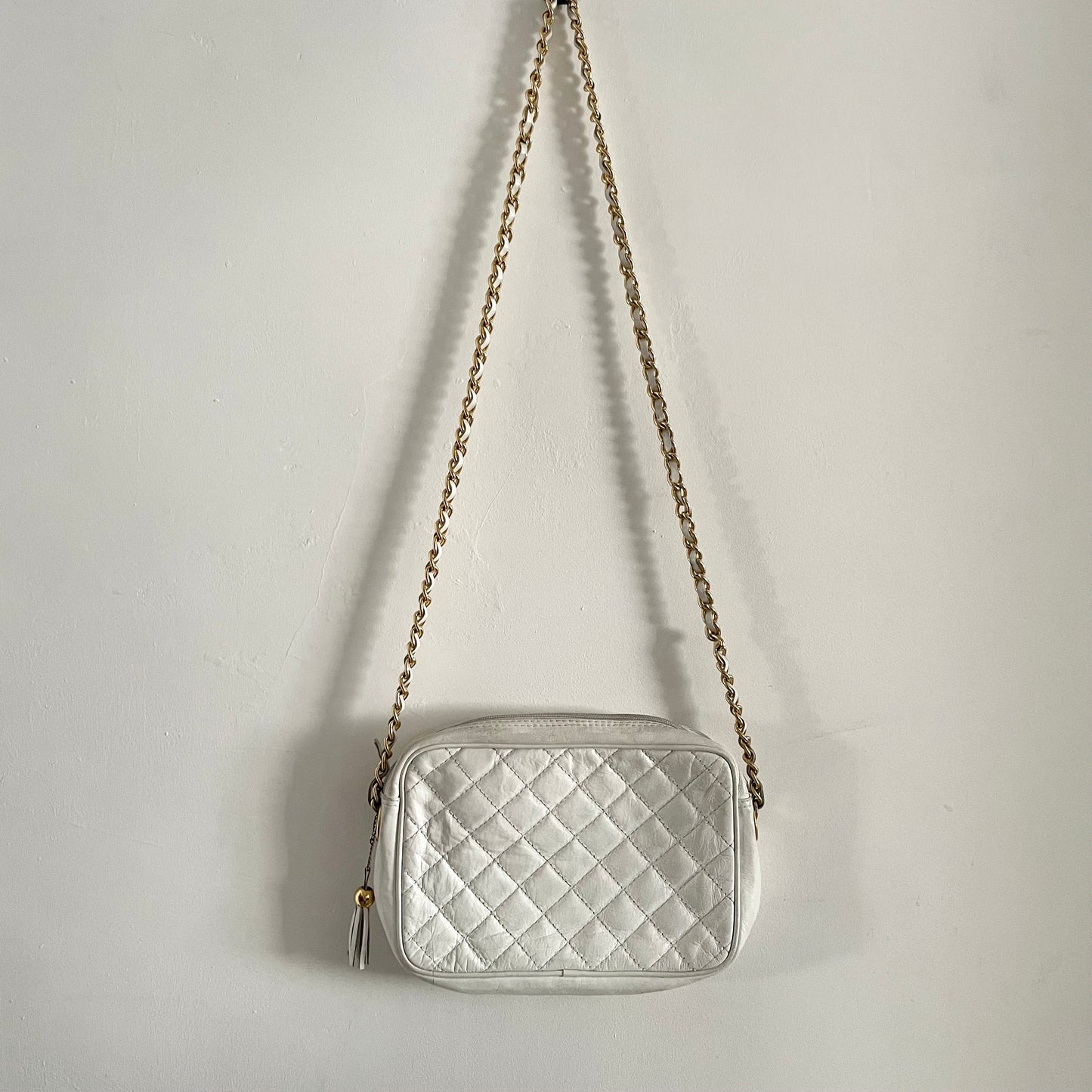 Vintage Leather Paris White Quilted Small Shoulder Handbag with Gold Tone Chain Strap