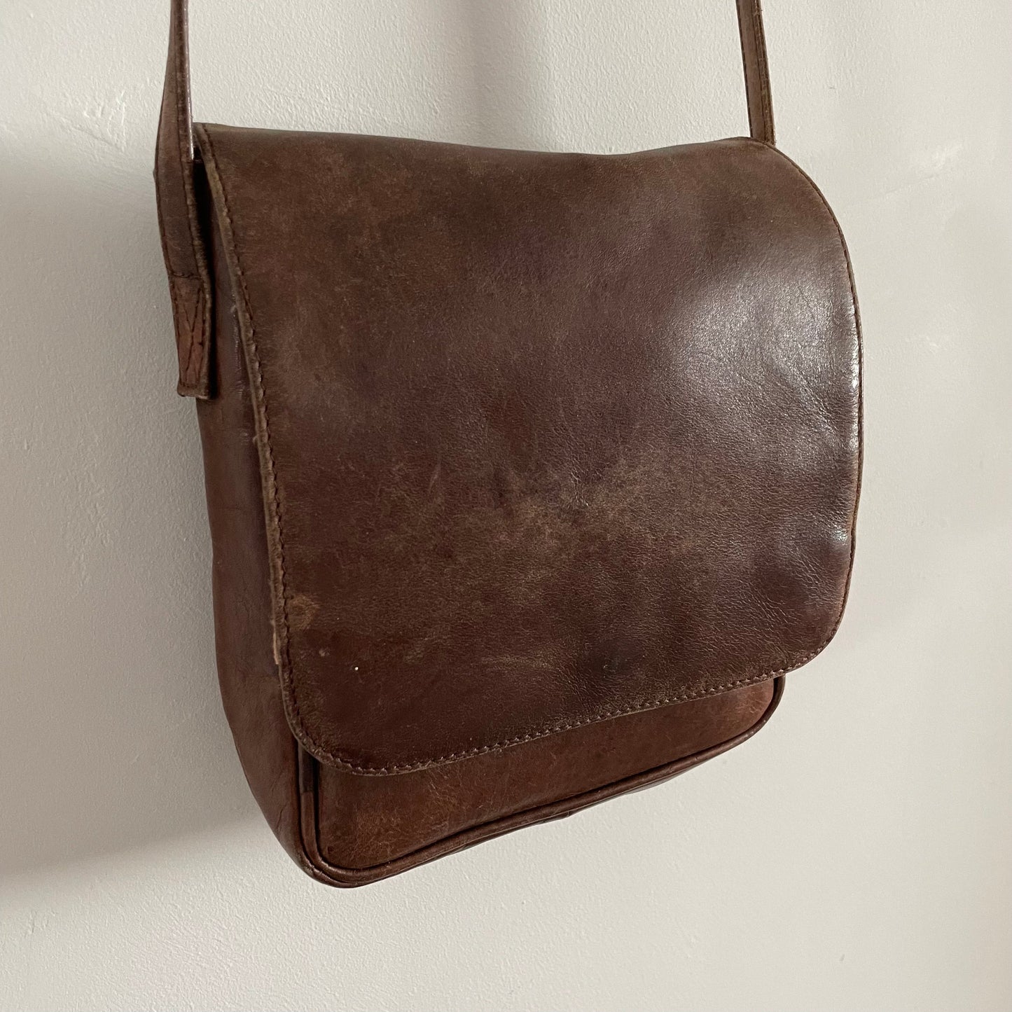 Vintage Brown Leather Shoulder Handbag. Made in India