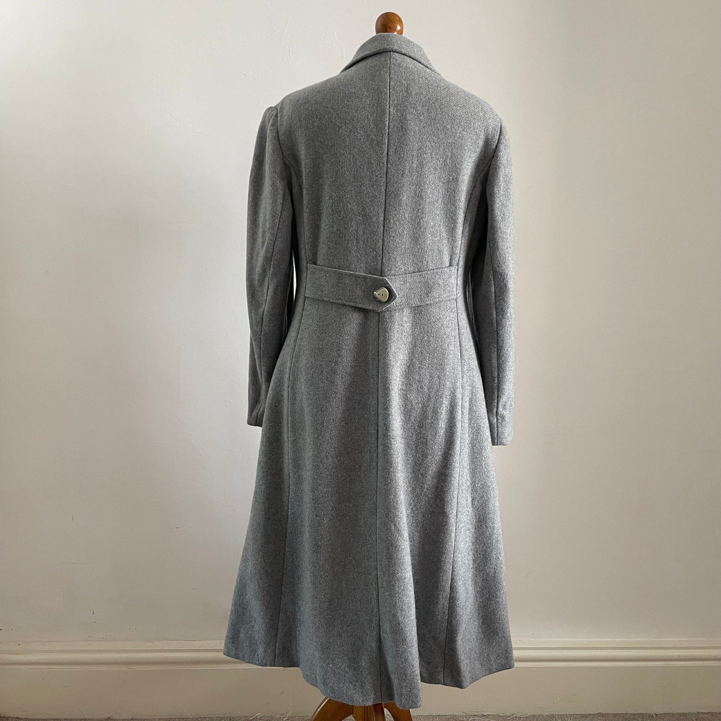 Grey Wool Mid-Length Coat with Buttons and Pink Lining