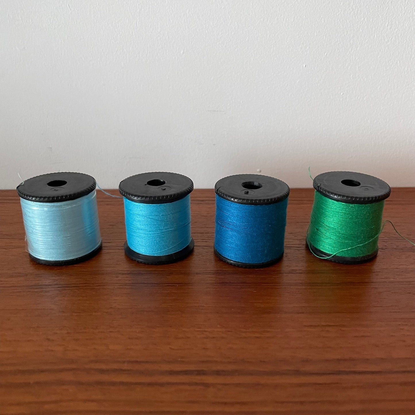 Vintage Unbranded Blue Green Thread Reels x4