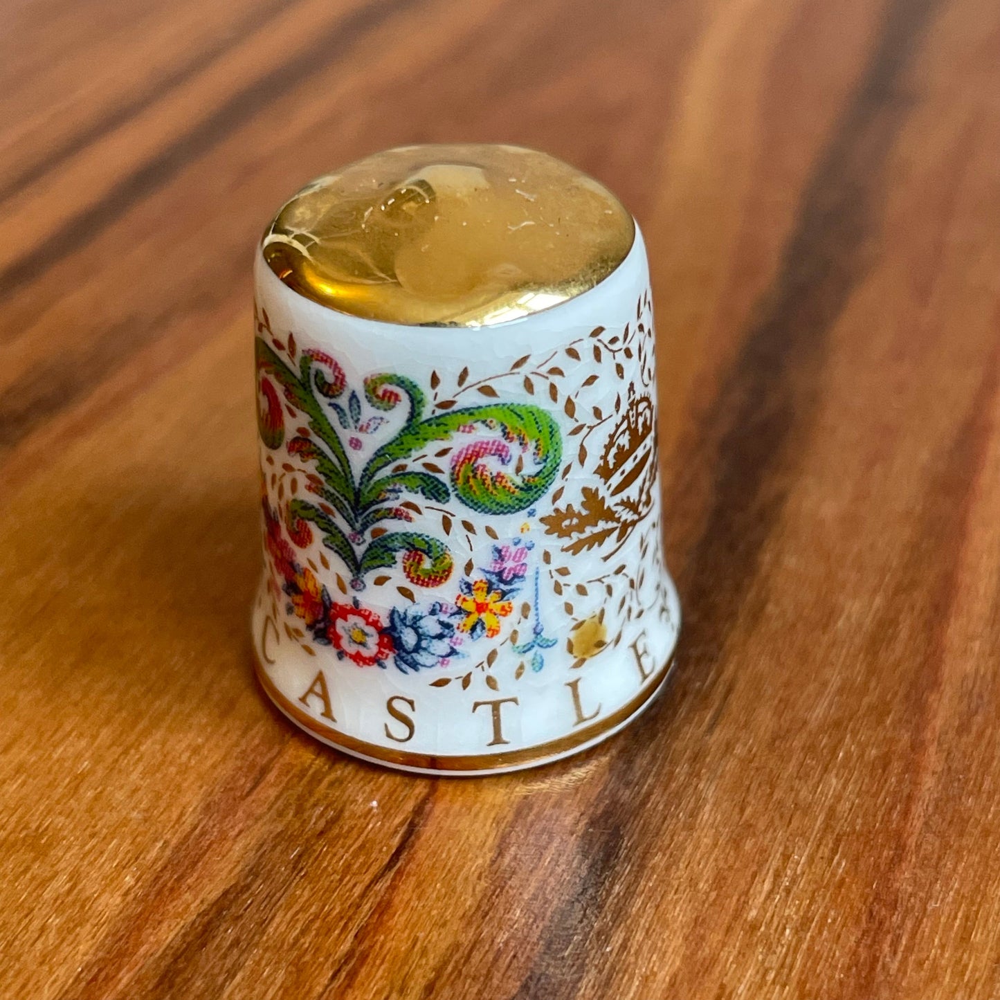 Vintage Windsor Castle White and Gold Ceramic Thimble