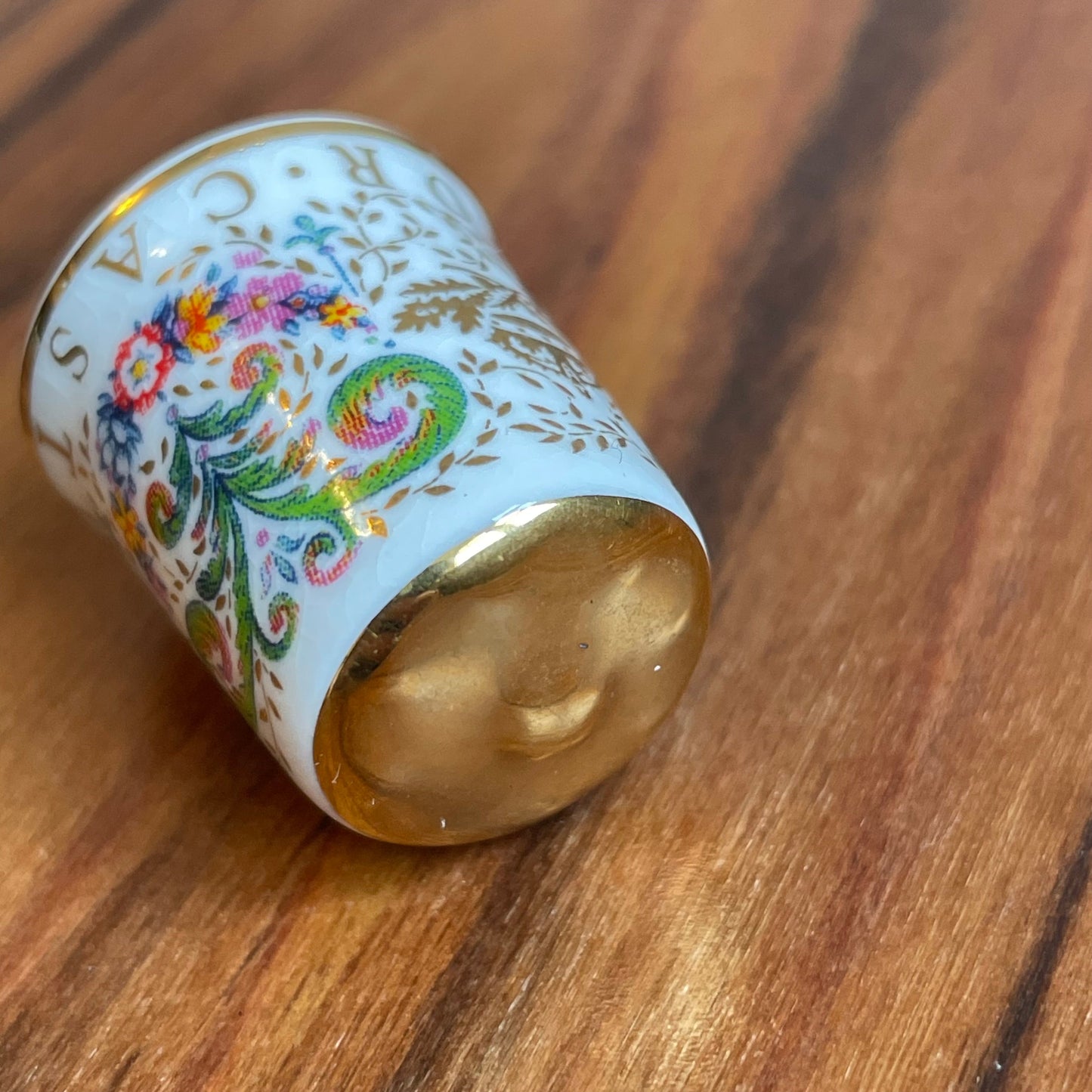 Vintage Windsor Castle White and Gold Ceramic Thimble