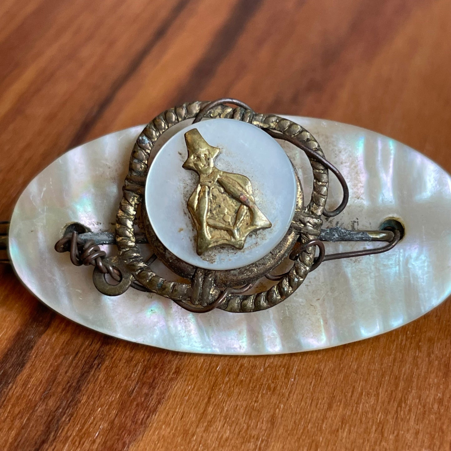 Vintage Handmade 1910 American Pilgrim Mother of Pearl Brooch