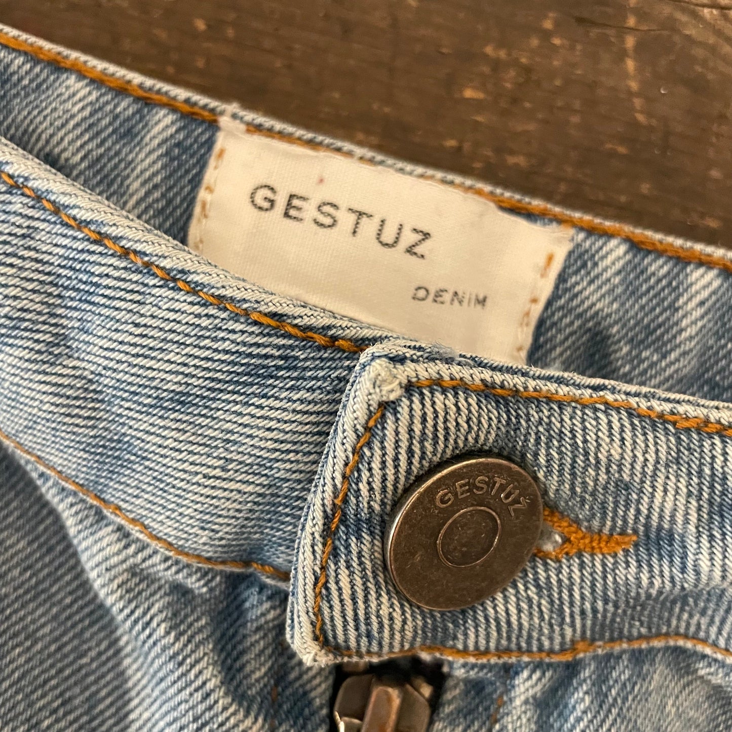 Denim Skirt Mid Length Gestuz Design Zip Light Blue Wash Size 10-12