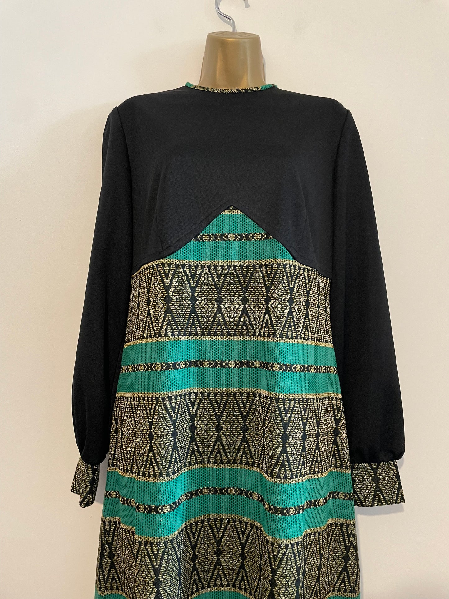 Dress Vintage Black Green & Gold Knitted Long Sleeve Patterned 70s Dress