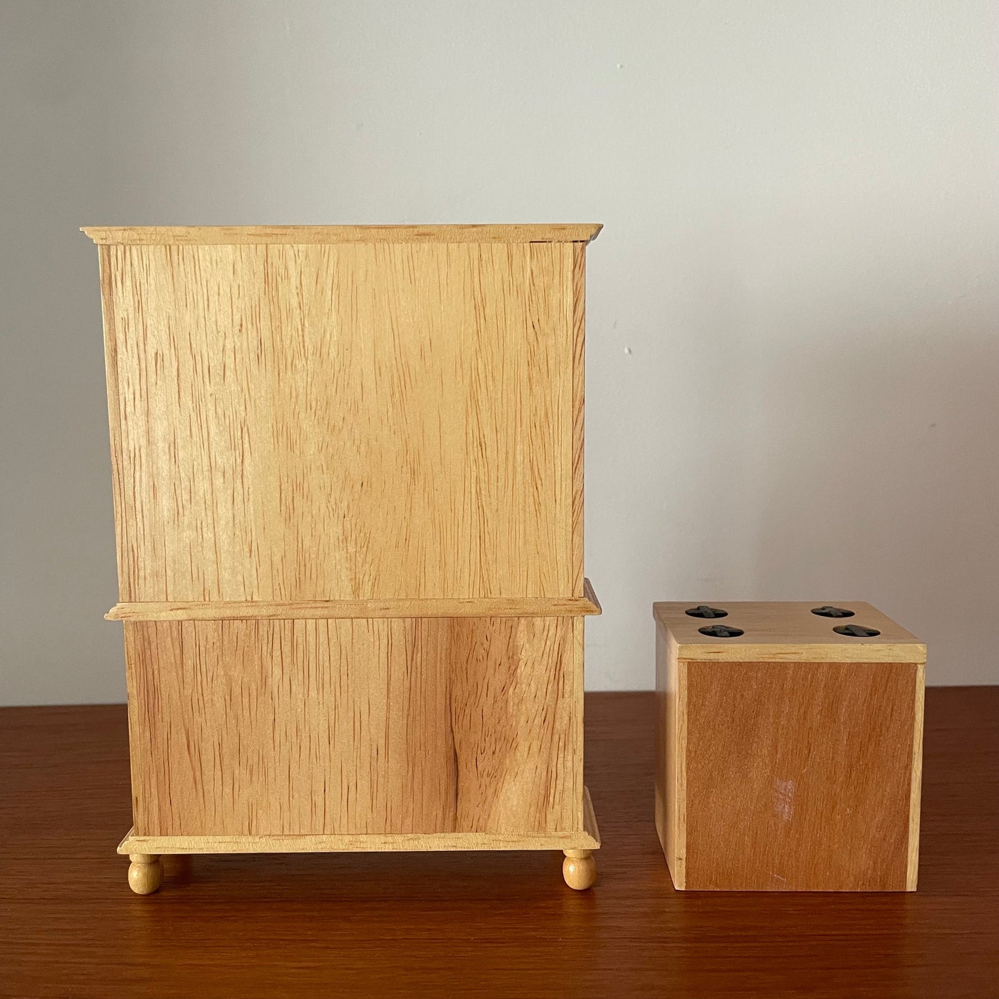 Dolls House Furniture Wooden Sideboard and Cooker Set