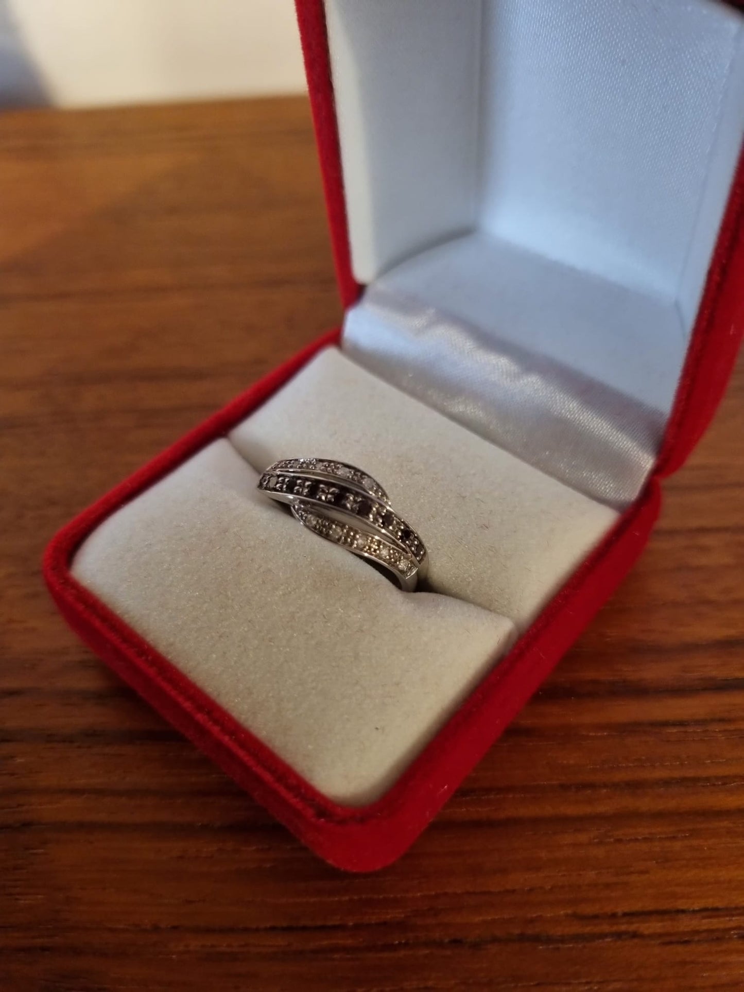 Antique Vintage Black and white diamond ring, 9ct gold (white gold), three-row wave ring, brilliant cut diamonds, stamped, full UK hallmarks