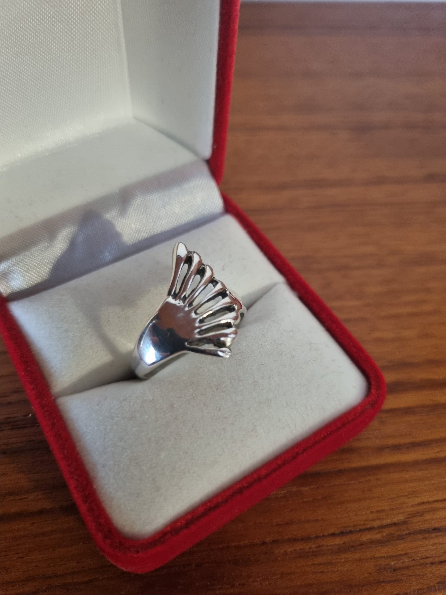 Antique Vintage Mexican-inspired ribbed shell fan style sterling silver ring, abstract butterfly multiband design, stamped 925