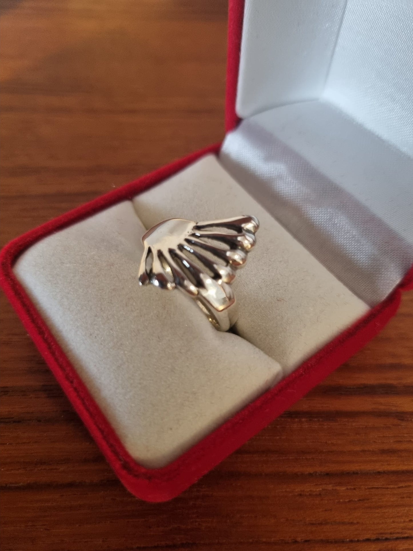 Antique Vintage Mexican-inspired ribbed shell fan style sterling silver ring, abstract butterfly multiband design, stamped 925