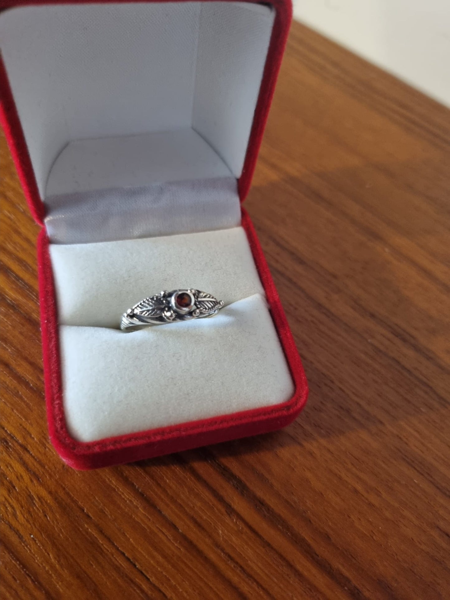 Antique Vintage Garnet and sterling silver feather ring, preloved and stamped 925