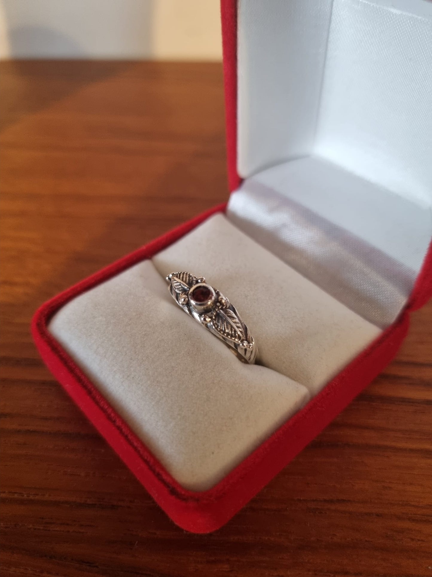 Antique Vintage Garnet and sterling silver feather ring, preloved and stamped 925