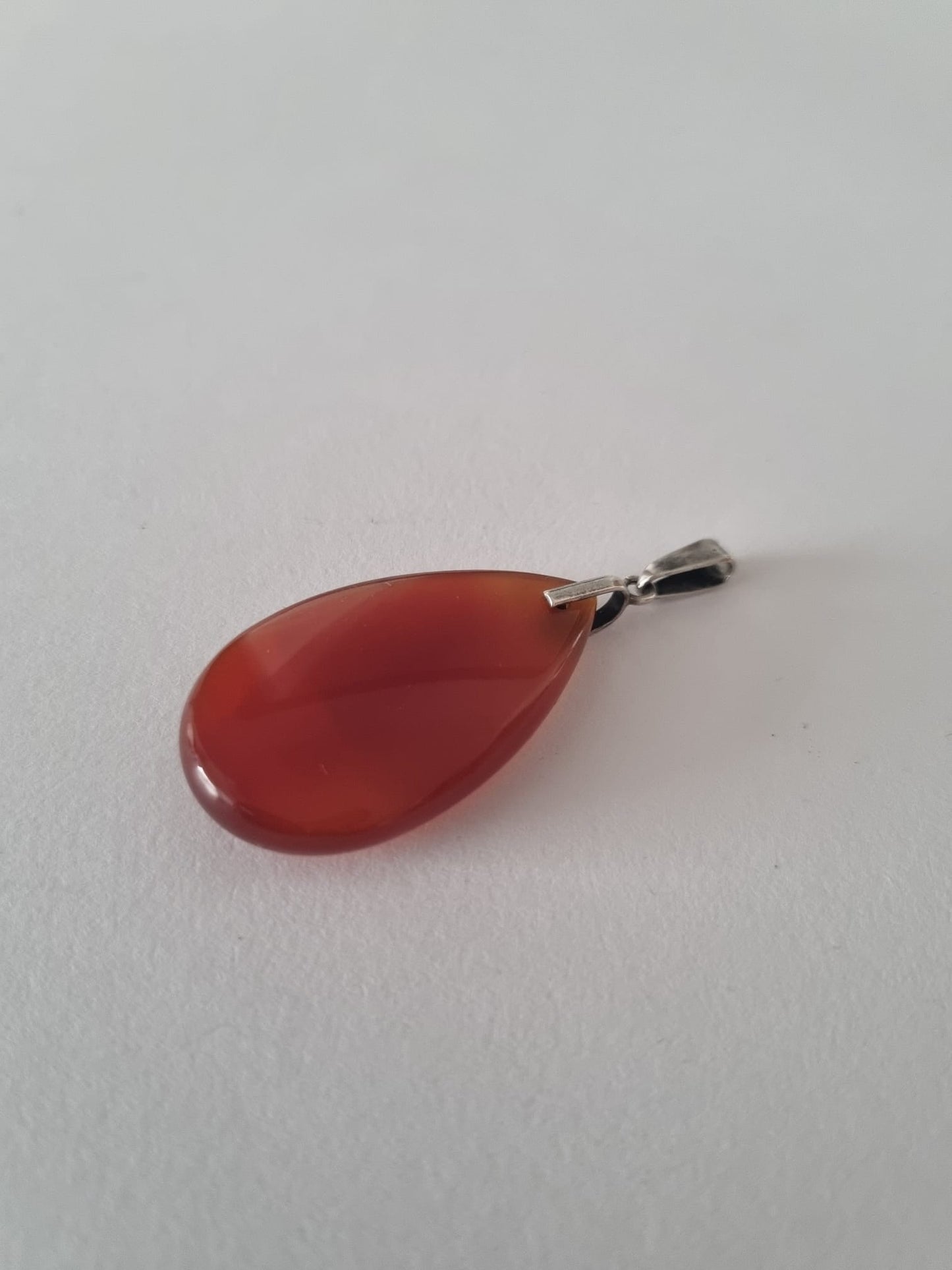 Vintage art deco sterling silver & polished carnelian gemstone pendant. Orange tones. Excellent condition