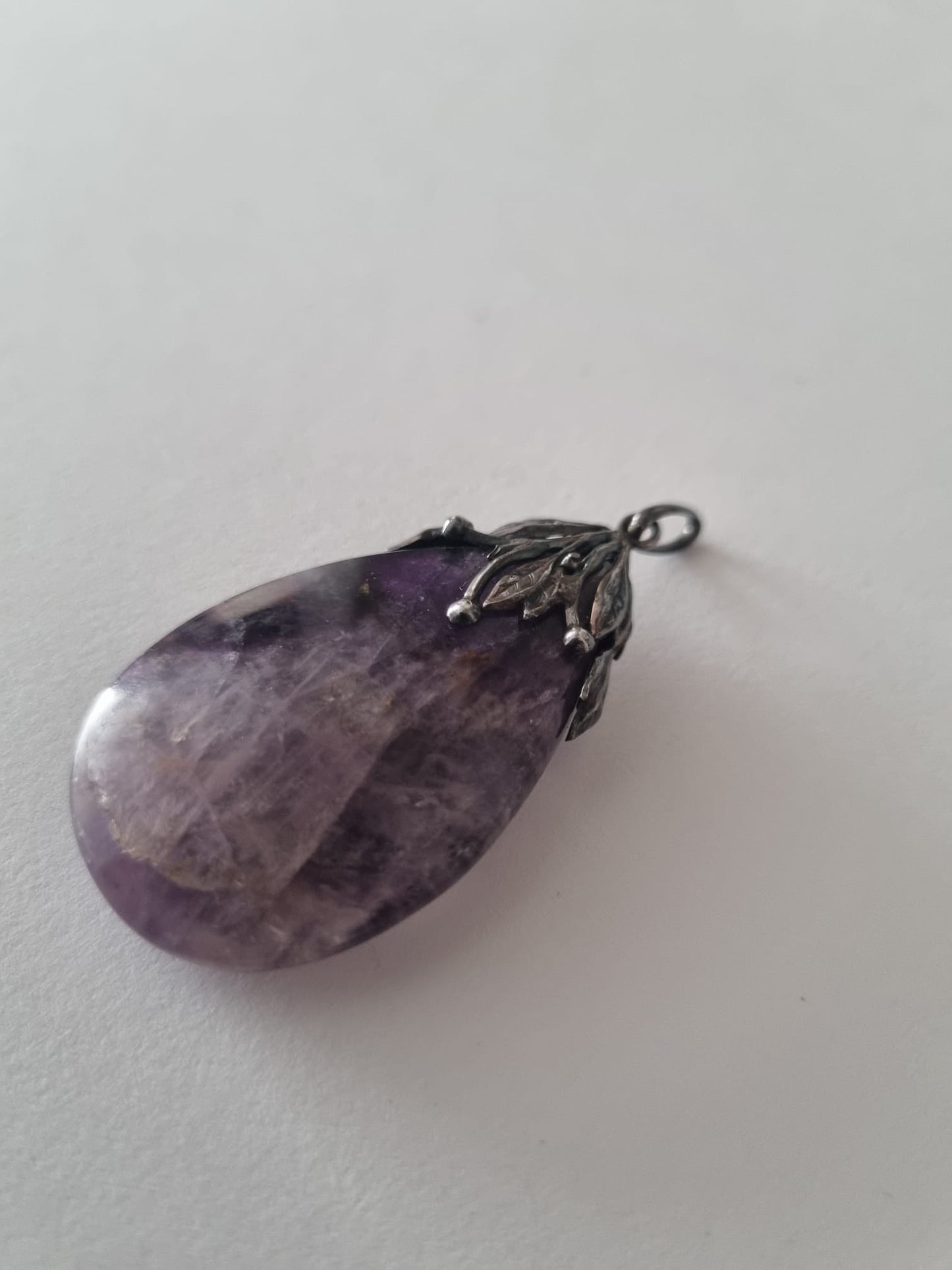 Antique Vintage Arts & Crafts style purple amethyst gemstone pendant with decorative sterling silver leaves.