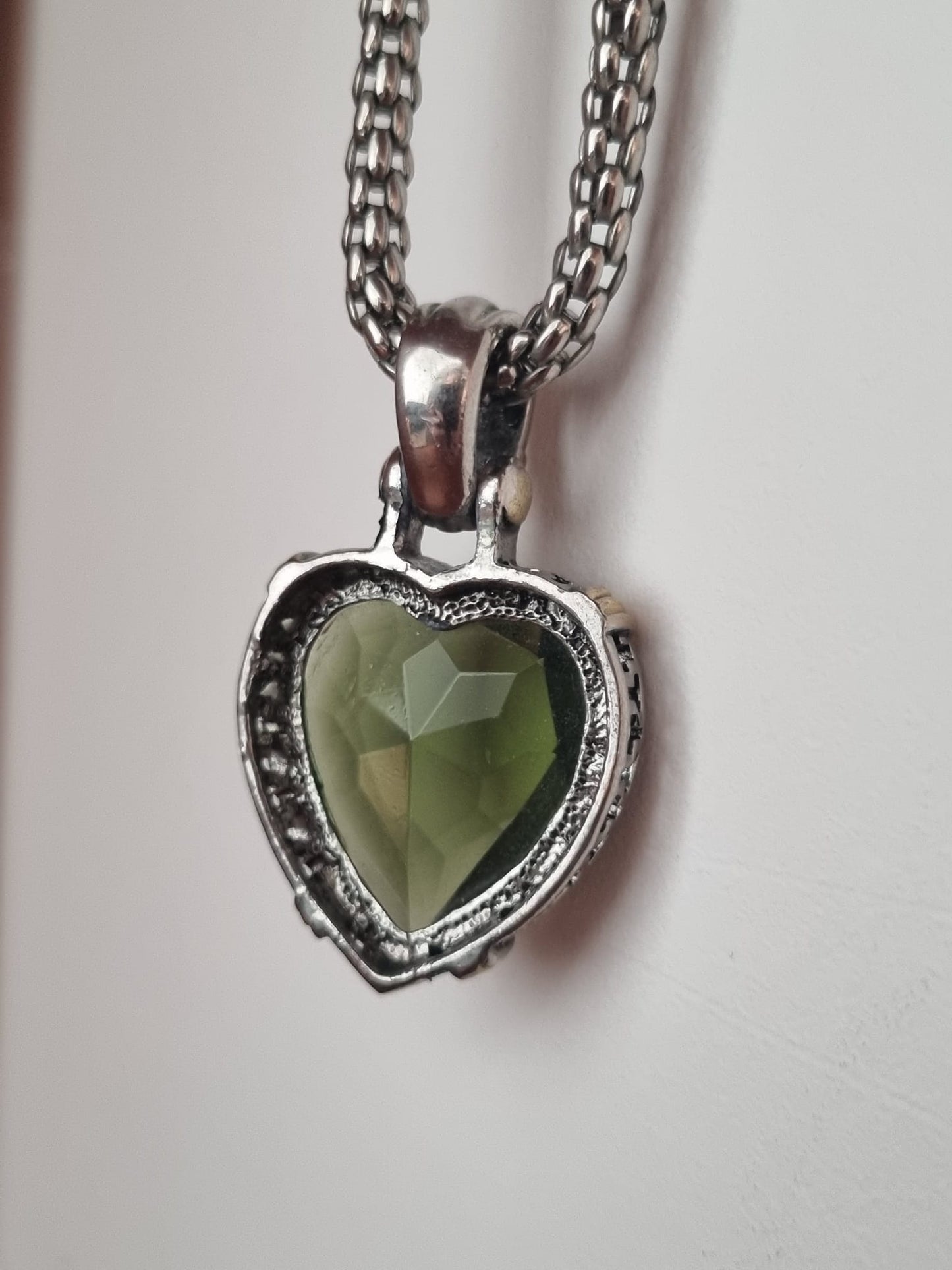 Antique Vintage Stunning green glass gem and silver tone chunky statement heart necklace