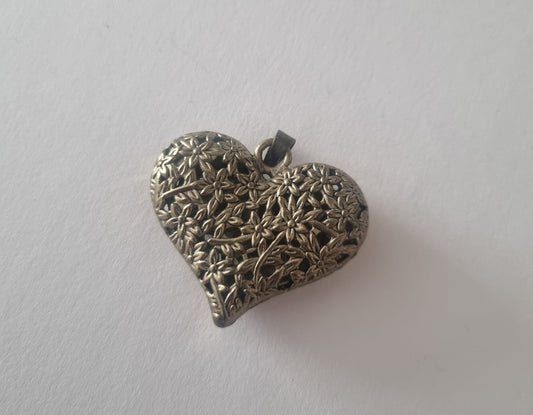 Antique Vintage 3D Chunky Filigree Heart Pendant. Hollow Love Gold Tone Necklace.