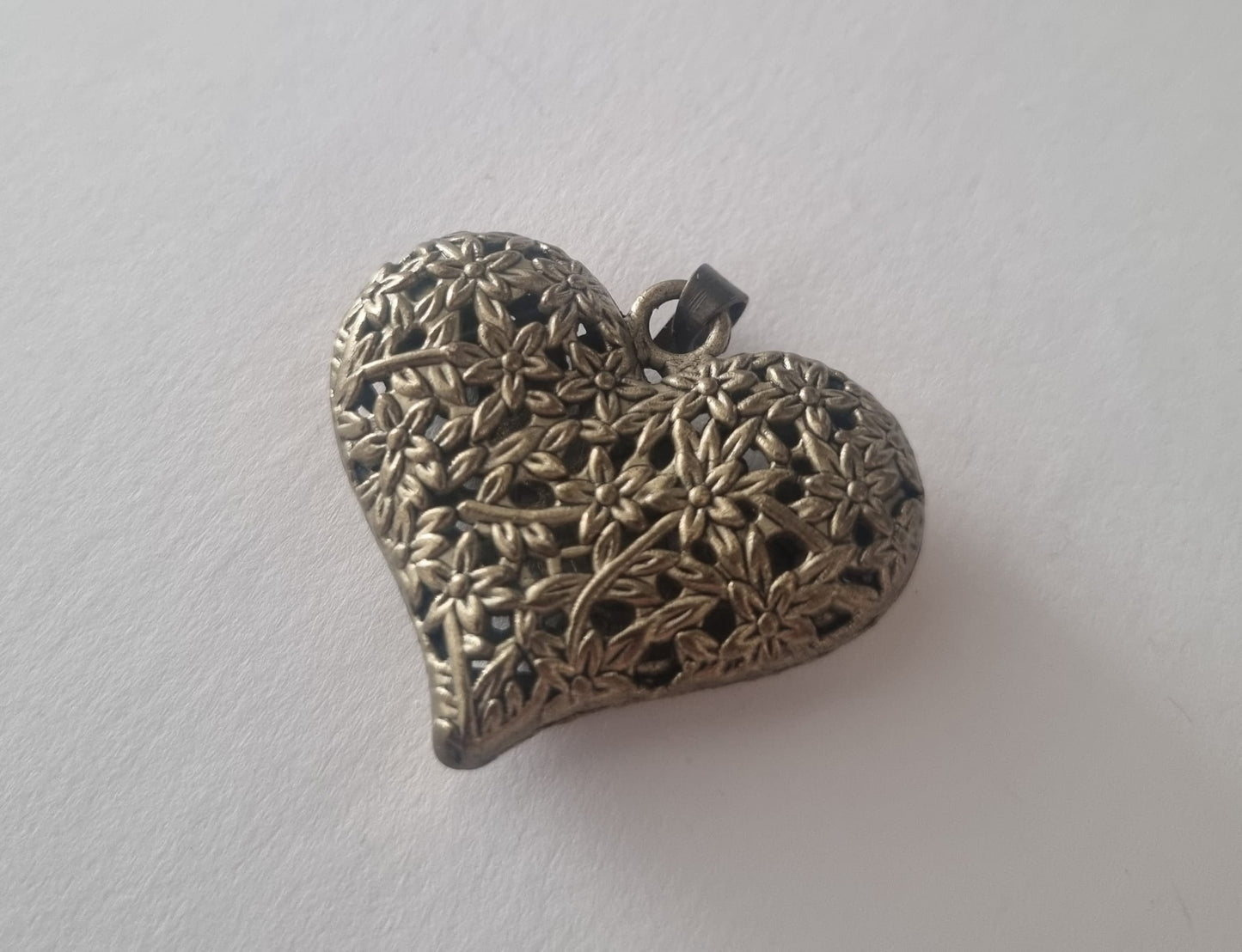 Antique Vintage 3D Chunky Filigree Heart Pendant. Hollow Love Gold Tone Necklace.