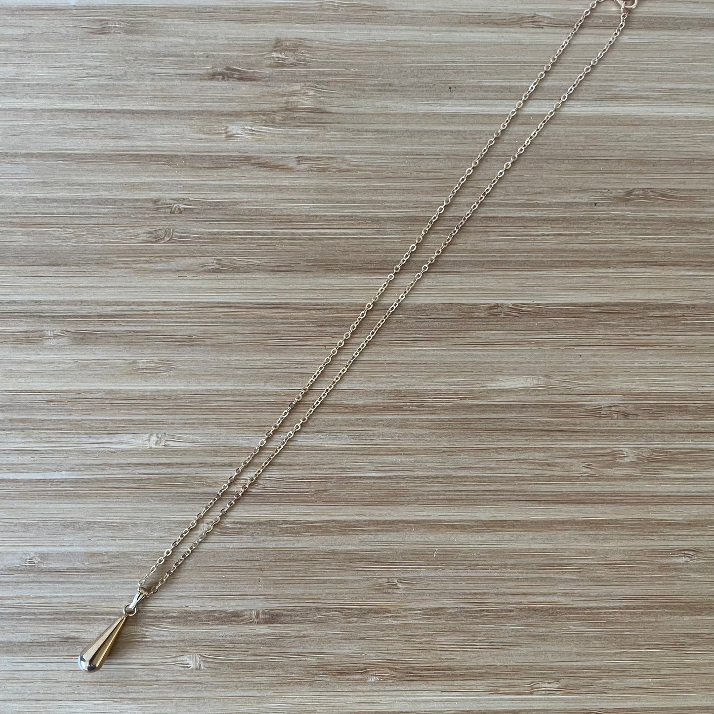 Necklace Vintage Teardrop Gold Tone Pendant Necklace. With Gold Plated Chain.
