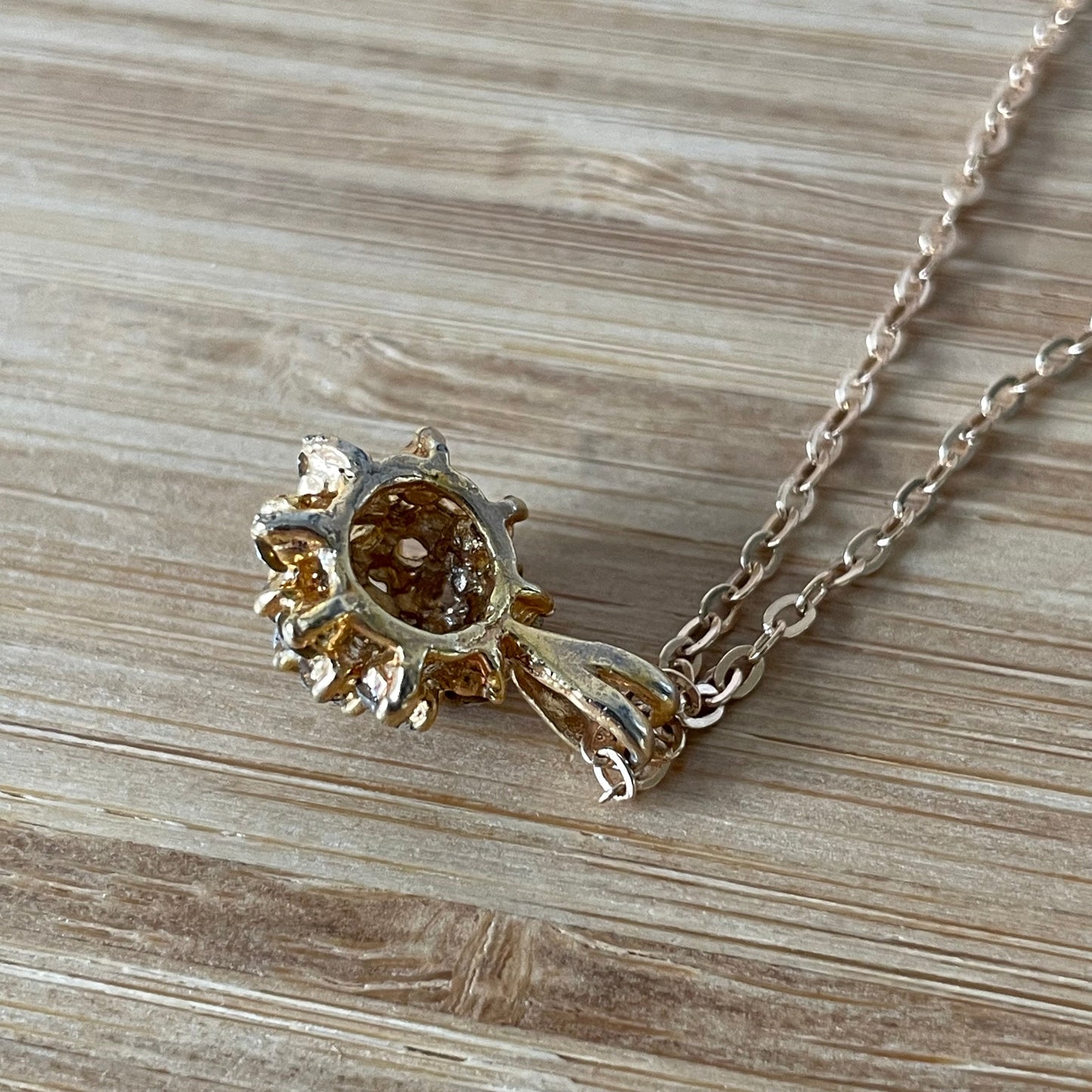 Necklace Vintage Cubic Zirconia Orb Gold Tone Pendant Necklace. With Gold Plated Chain.