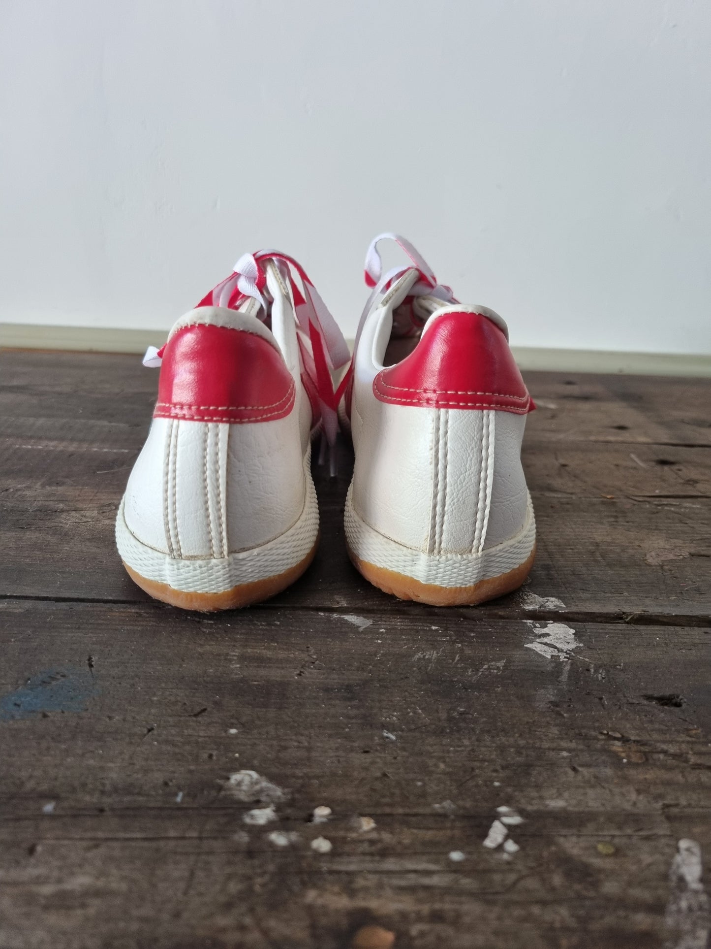 Vintage Winfield Red and White Trainers (UK 8, US 10, EU 41)