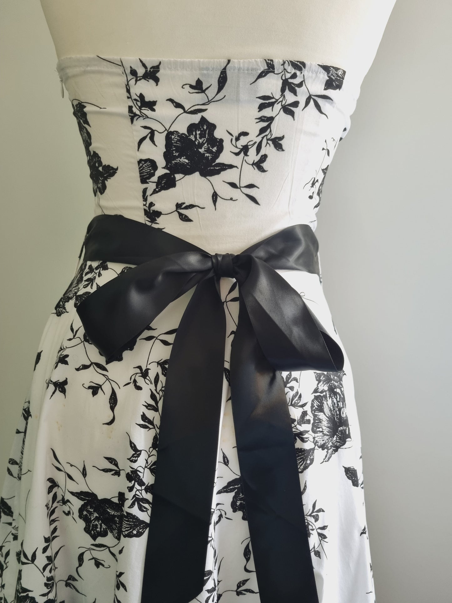 H&R Monochrome Halterneck Midi Summer Dress (UK6)