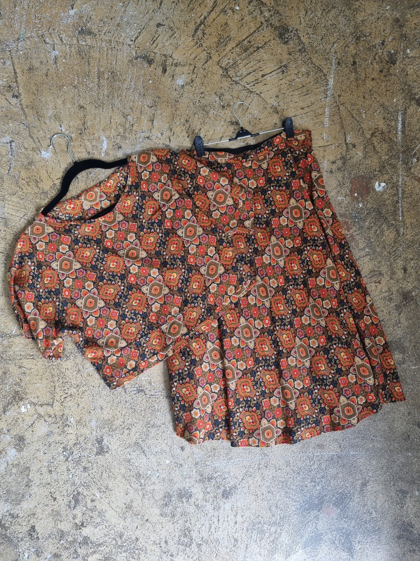 Co-ord Vintage Skirt Set 70s Orange Paisley T-Shirt Set UK10