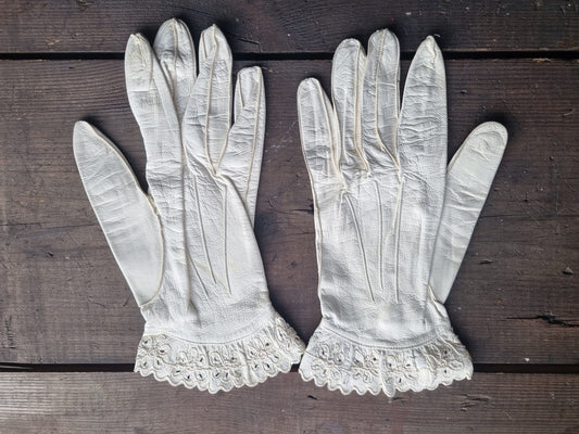 Vintage Short White Floral Cut Out Leather Gloves by Milare. Size 7