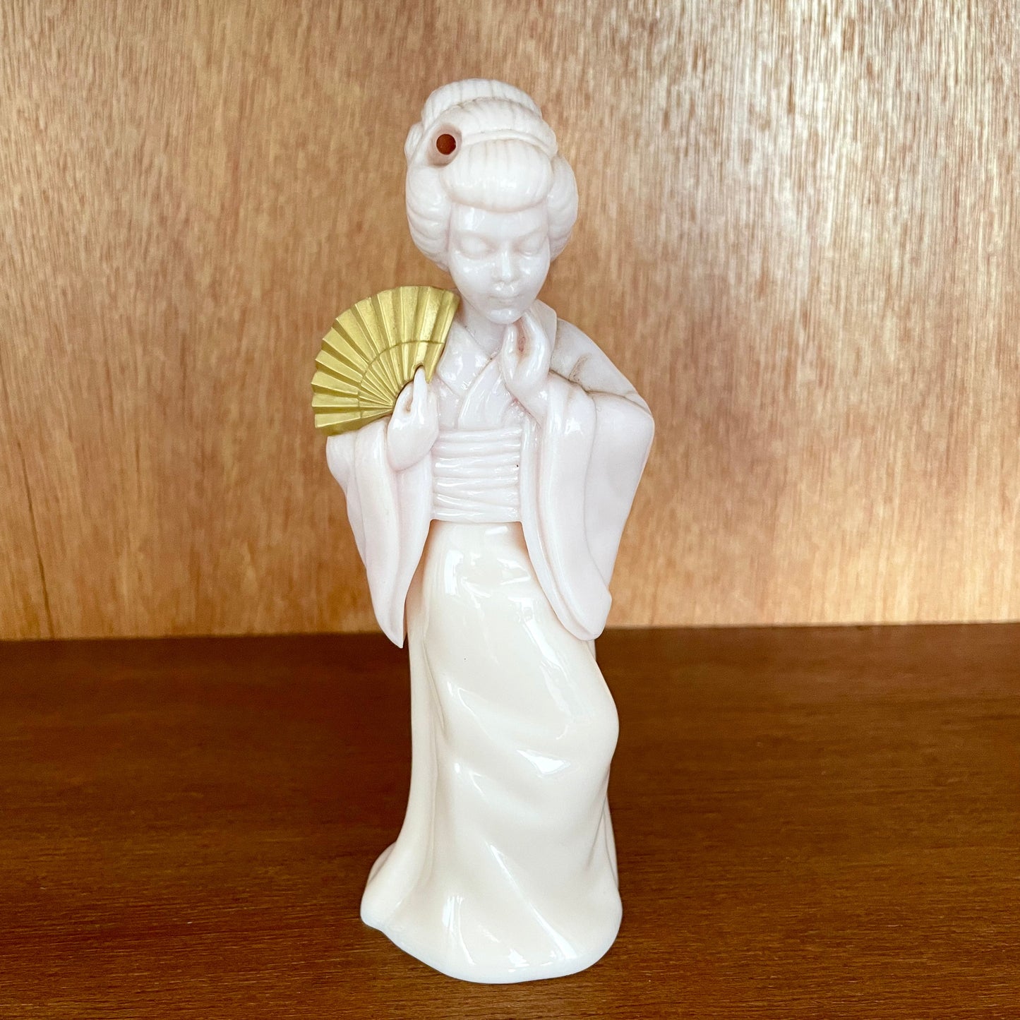 Vintage Avon The Japanese Lady Geisha Moonwind Eau De Cologne. Pink and Gold. 50ml