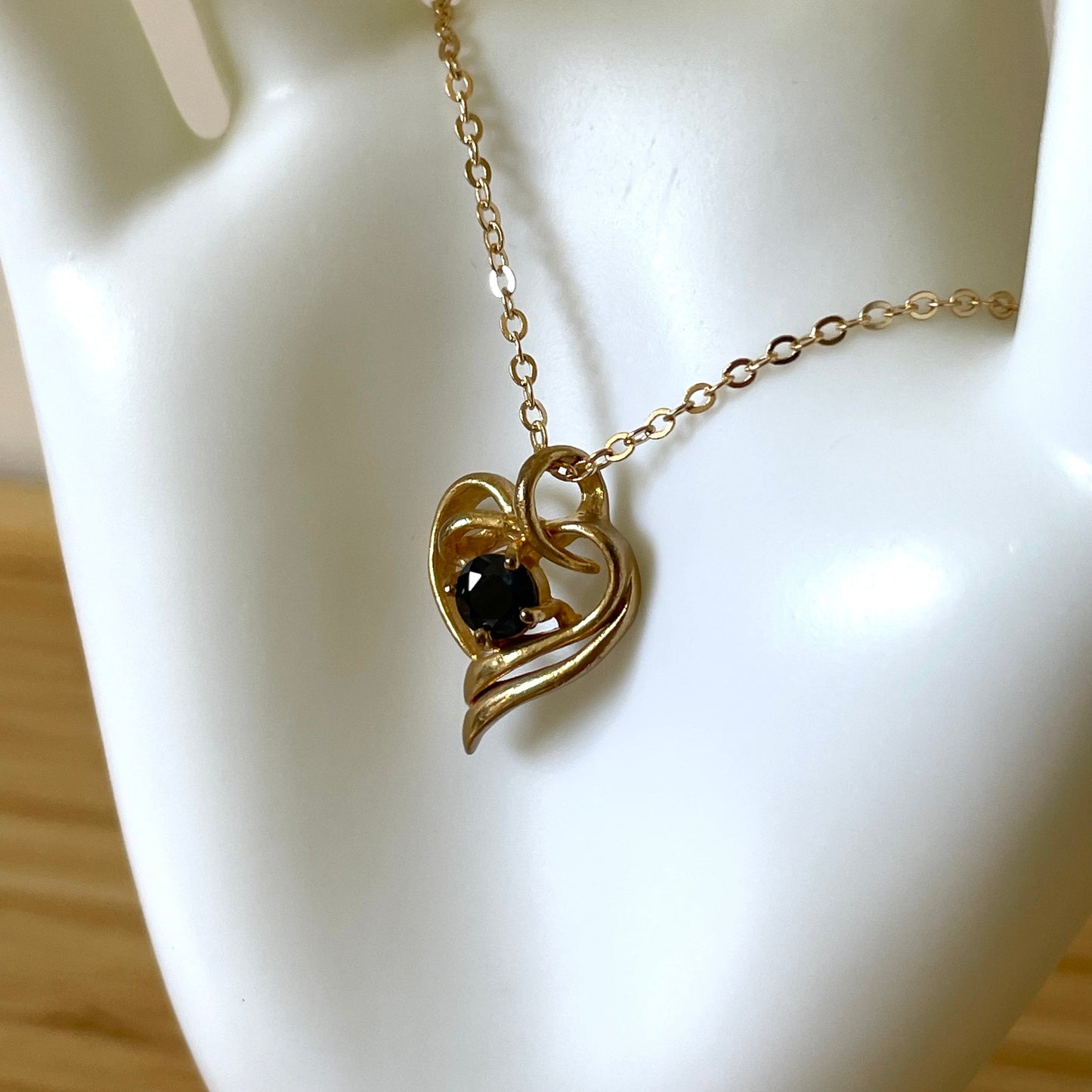 Necklace Vintage Gold Tone Heart Swirl with Black Stone Pendant Necklace. With Gold Plated Chain.