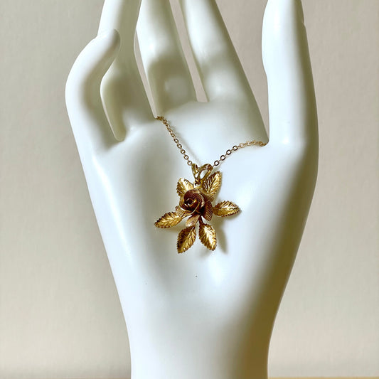 Necklace Vintage Gold Tone Rose Flower Pendant with Chain