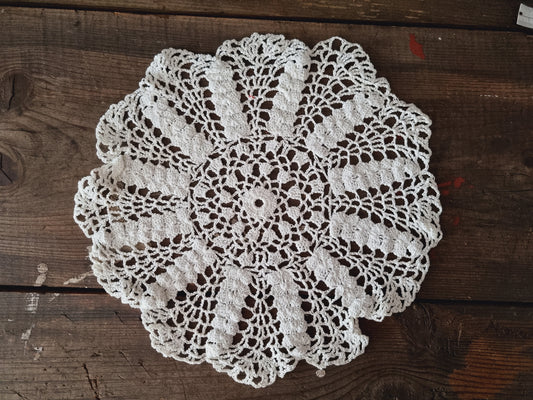 Vintage Round Cream Medium Doily