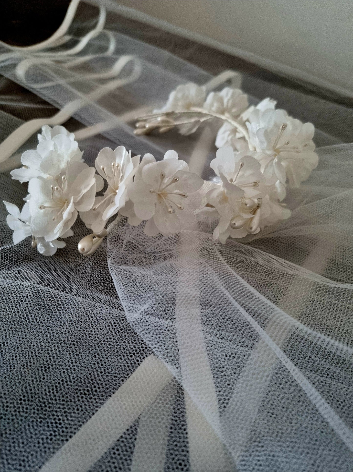 Vintage White Floral Headband Ribbon Hem Veil